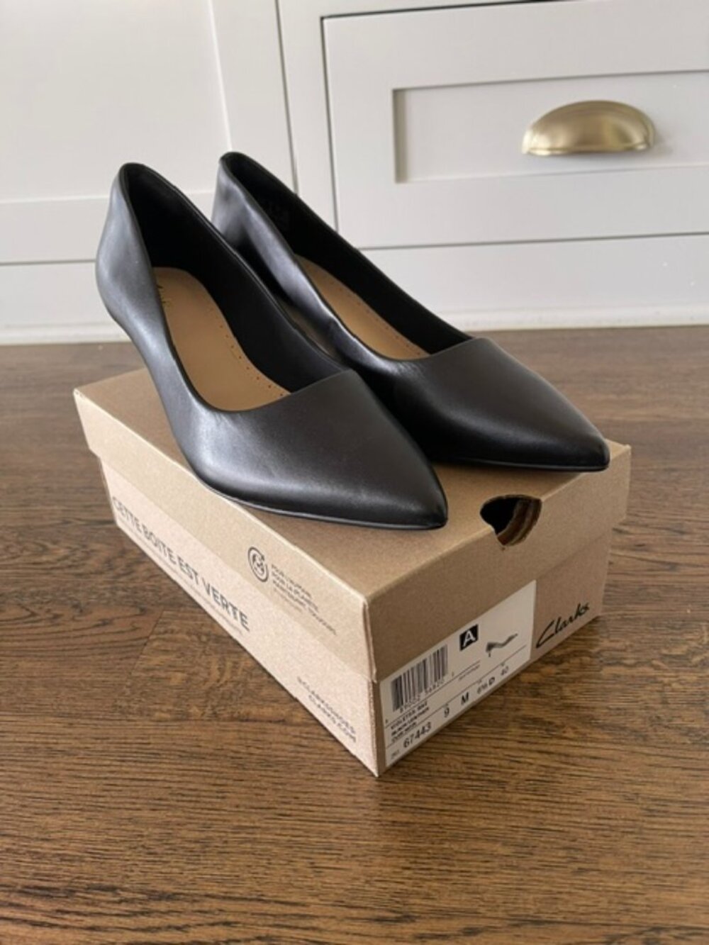 Clarks Violet 85 Rae Black Leather Pointed Toe Kitten Heel Pumps - 9 NIB
